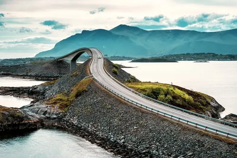 Ile ludności ma Norwegia?